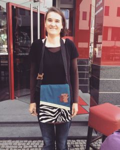Marion Überschaer (hier mit ihrer fantastischen Tasche aus Freiburg)